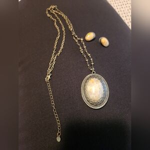 Idyllwind Gold-Tone Pendant Necklace with Cream Stone